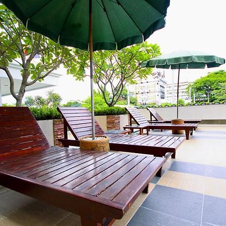 Laurel Suite Bangkok Bagian luar foto