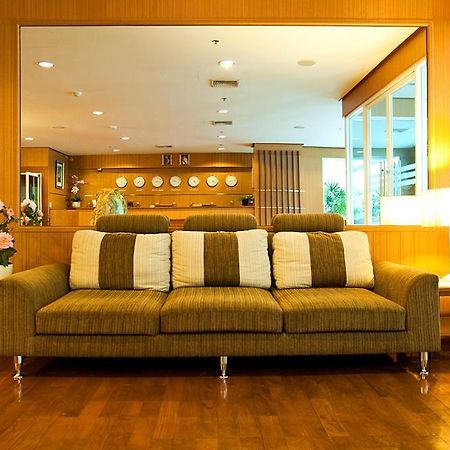 Laurel Suite Bangkok Bagian luar foto