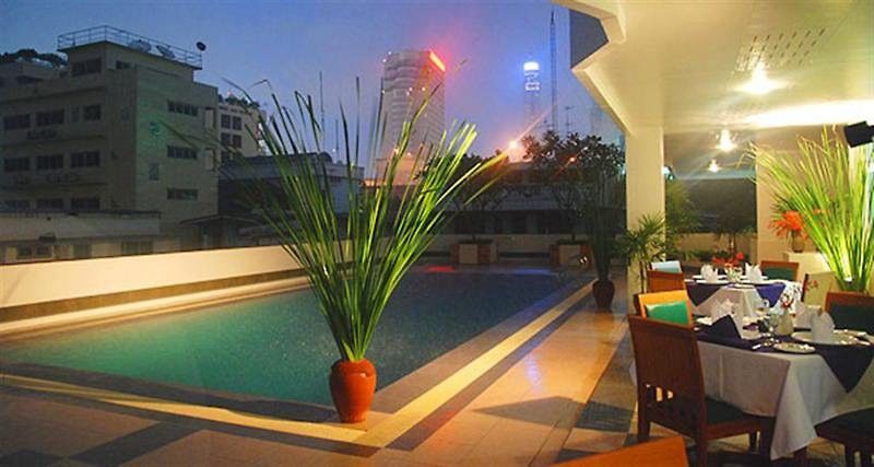 Laurel Suite Bangkok Bagian luar foto