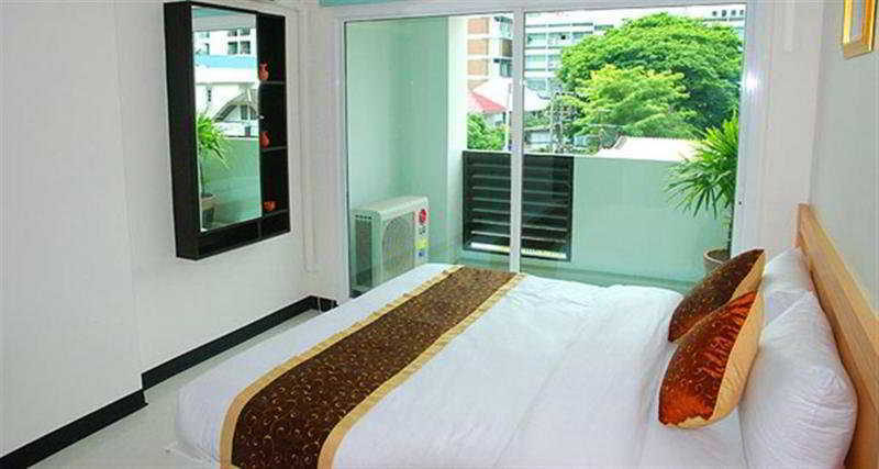 Laurel Suite Bangkok Bagian luar foto