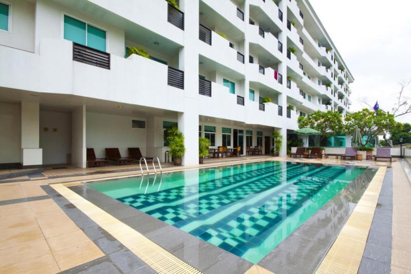 Laurel Suite Bangkok Bagian luar foto