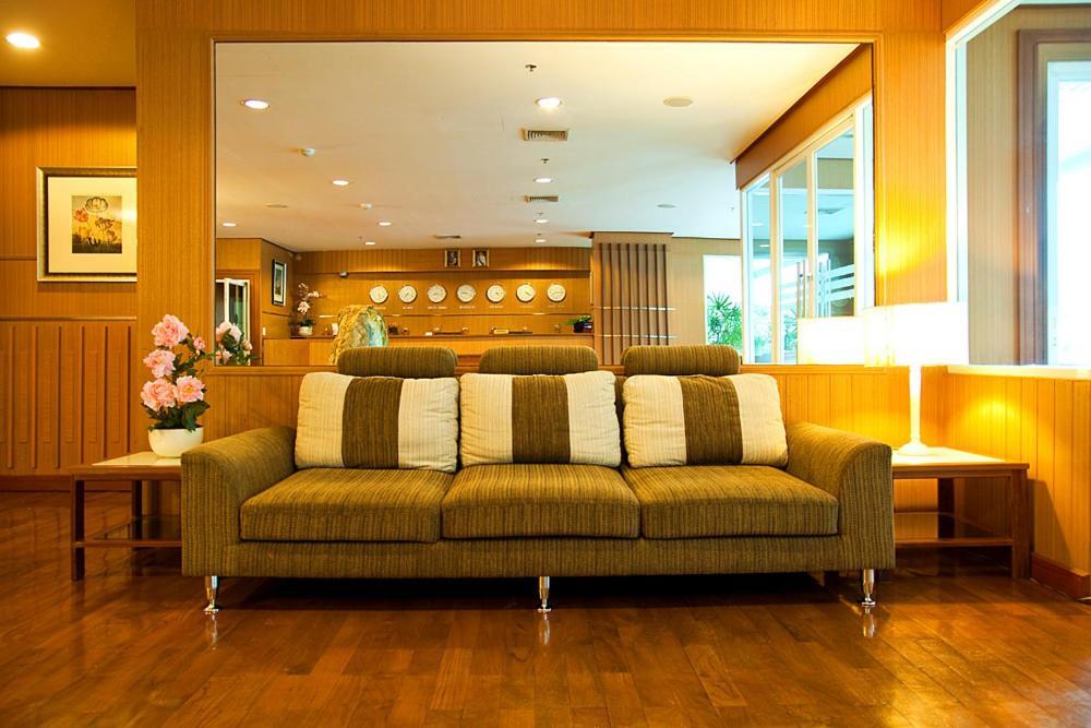 Laurel Suite Bangkok Bagian luar foto
