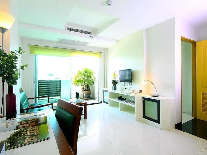 Laurel Suite Bangkok Bagian luar foto
