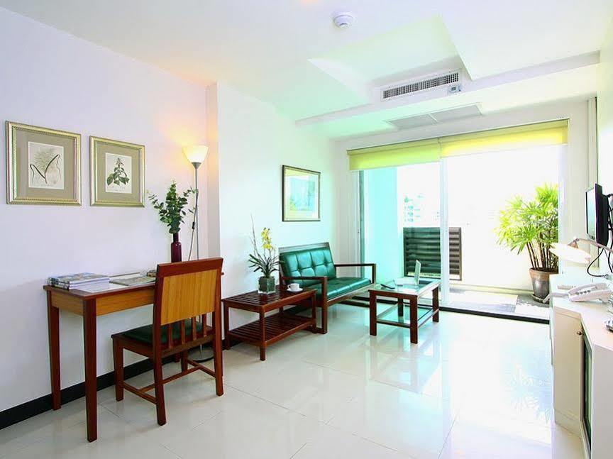 Laurel Suite Bangkok Bagian luar foto