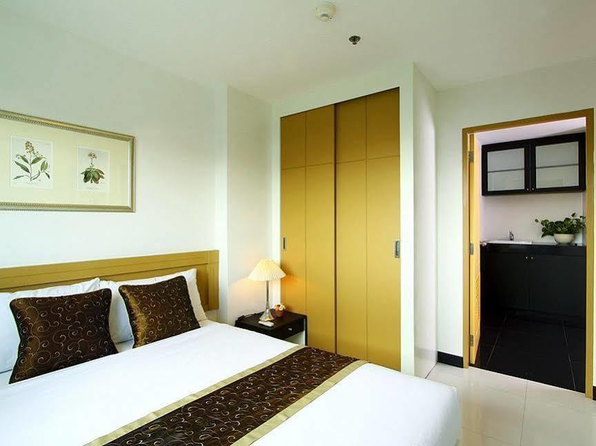 Laurel Suite Bangkok Bagian luar foto